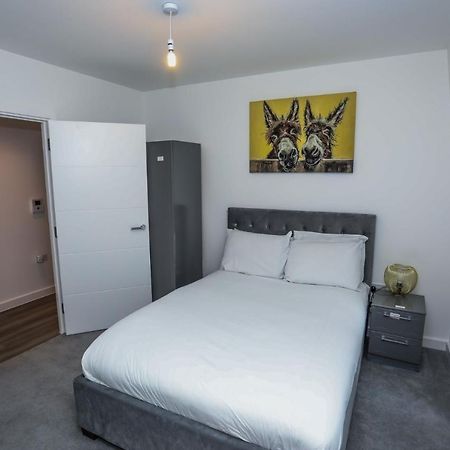 Lovely 2 Bed Apartment With Parking London Exterior photo