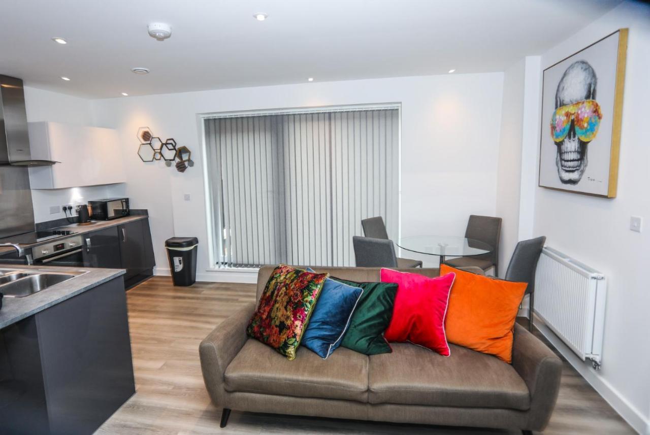 Lovely 2 Bed Apartment With Parking London Exterior photo