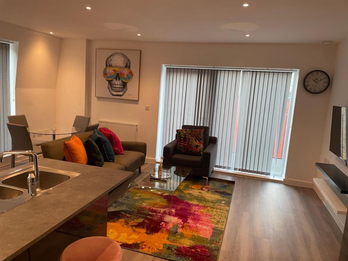 Lovely 2 Bed Apartment With Parking London Exterior photo